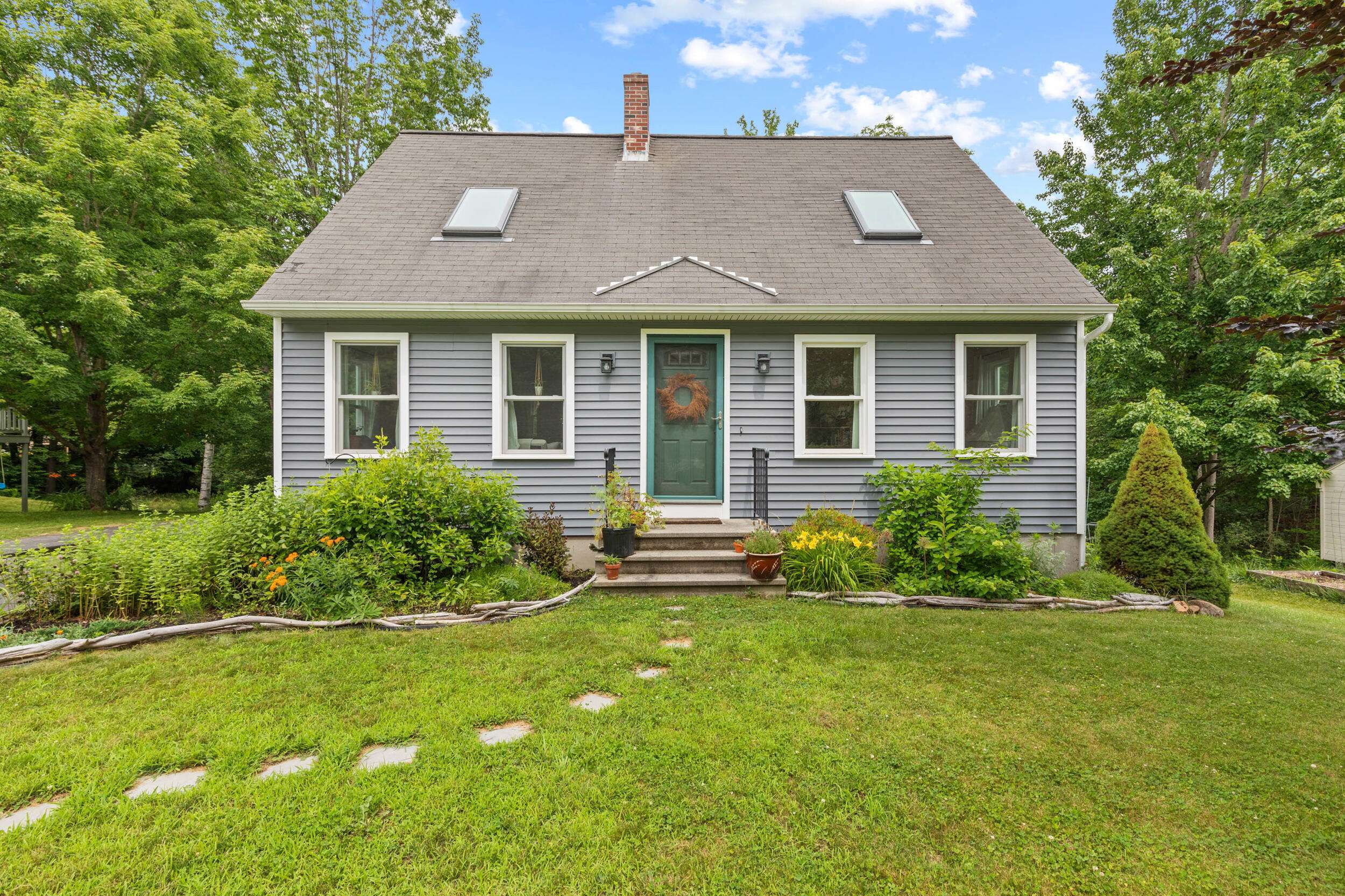 10 Wintergreen DR, Gorham, ME 04038