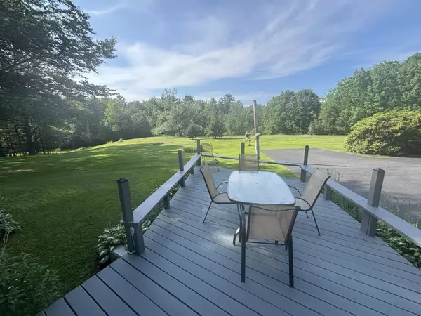 Freeport, ME 04032,15 Hunter RD