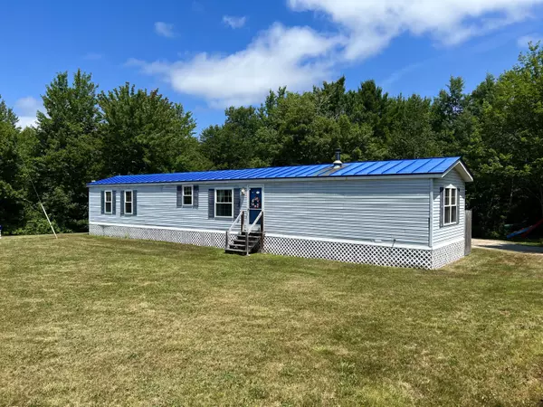 1319 Toddy Pond RD, Surry, ME 04684