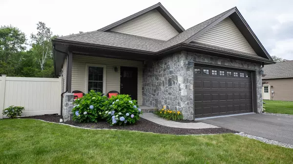 6 Doolin DR, Veazie, ME 04401