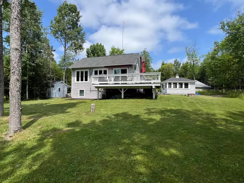 2 Loon LN, Abbot, ME 04406