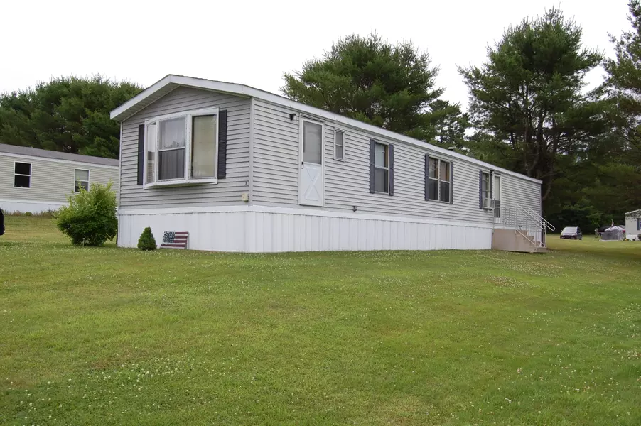 6 Purington AVE, Mechanic Falls, ME 04256