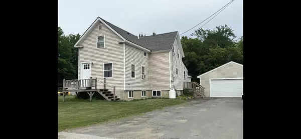 16 Pleasant ST, Newport, ME 04953