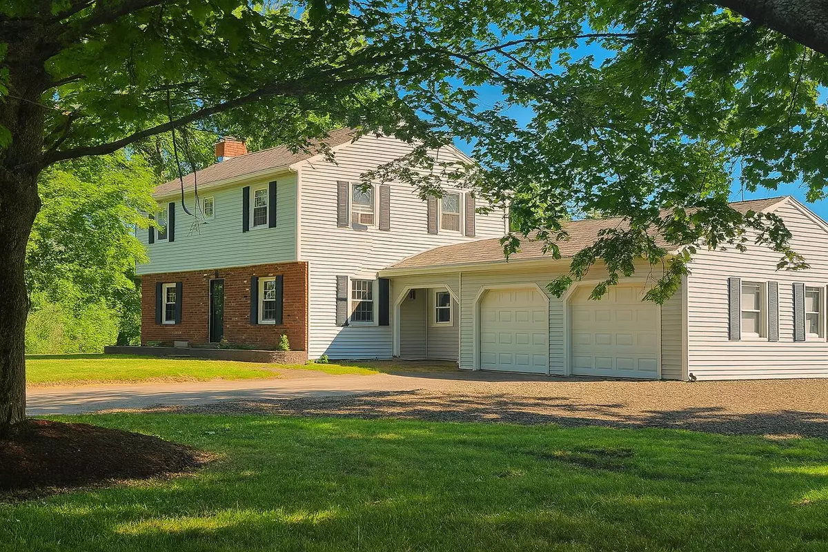 Orrington, ME 04474,627 Brewer Lake RD