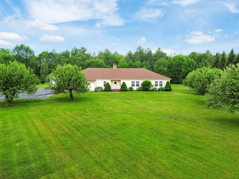 71 Winthrop Center RD, Winthrop, ME 04364