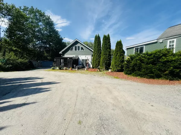 Casco, ME 04015,19 Meadow RD