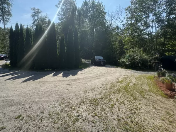 Casco, ME 04015,19 Meadow RD