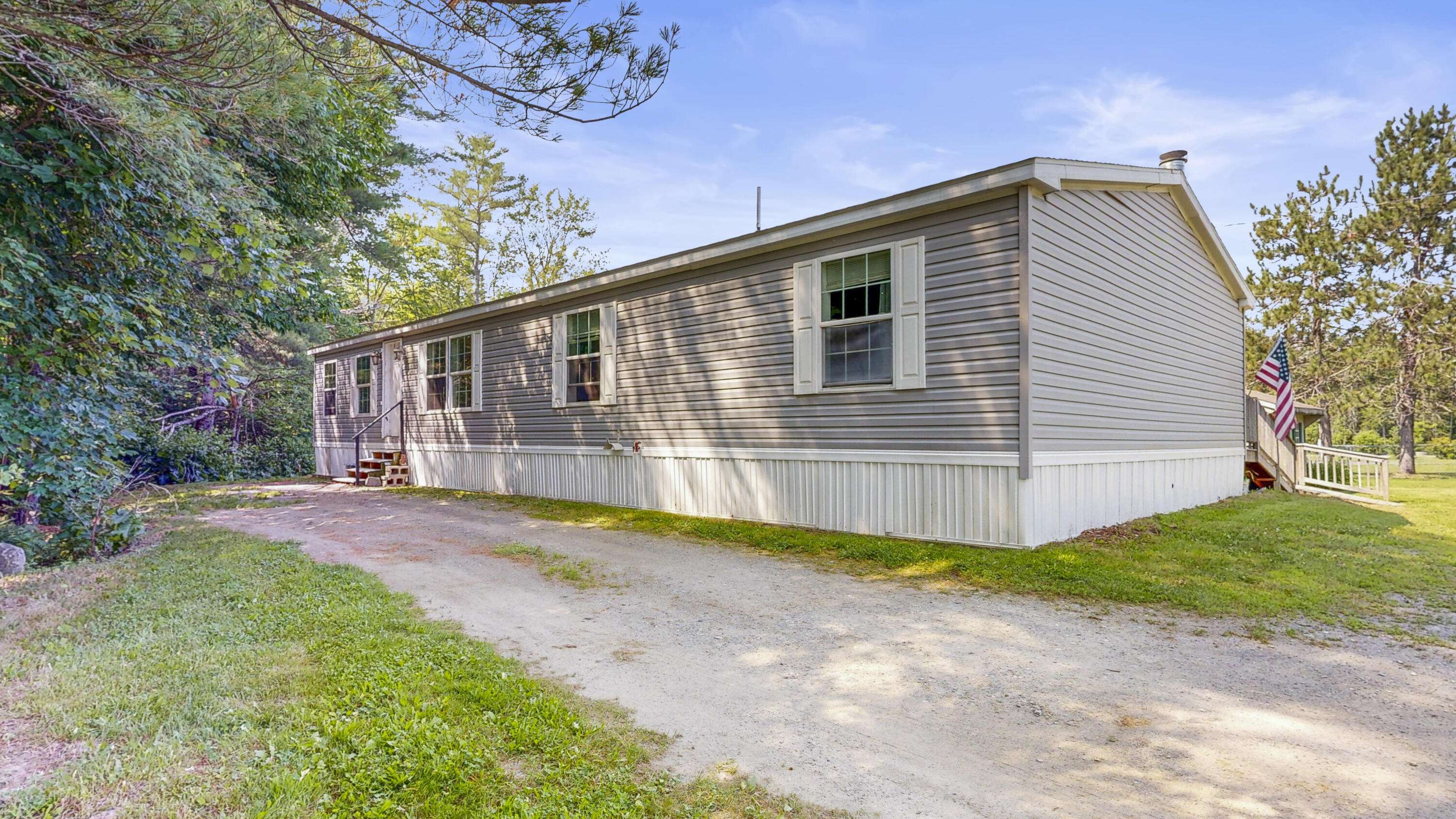 182 North RD, Detroit, ME 04929