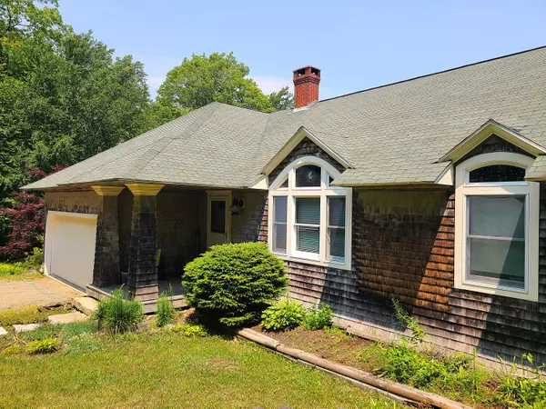 6 Percys Pocket RD, Northport, ME 04849
