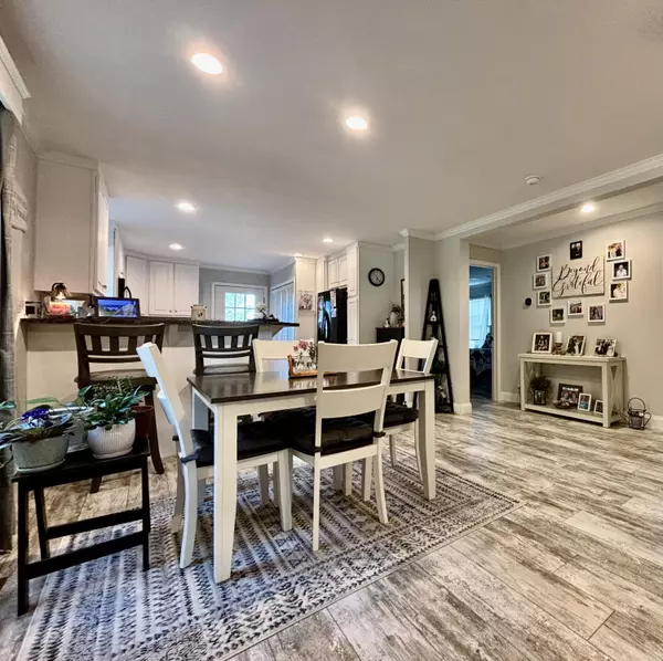 Monmouth, ME 04259,962 Main ST #1