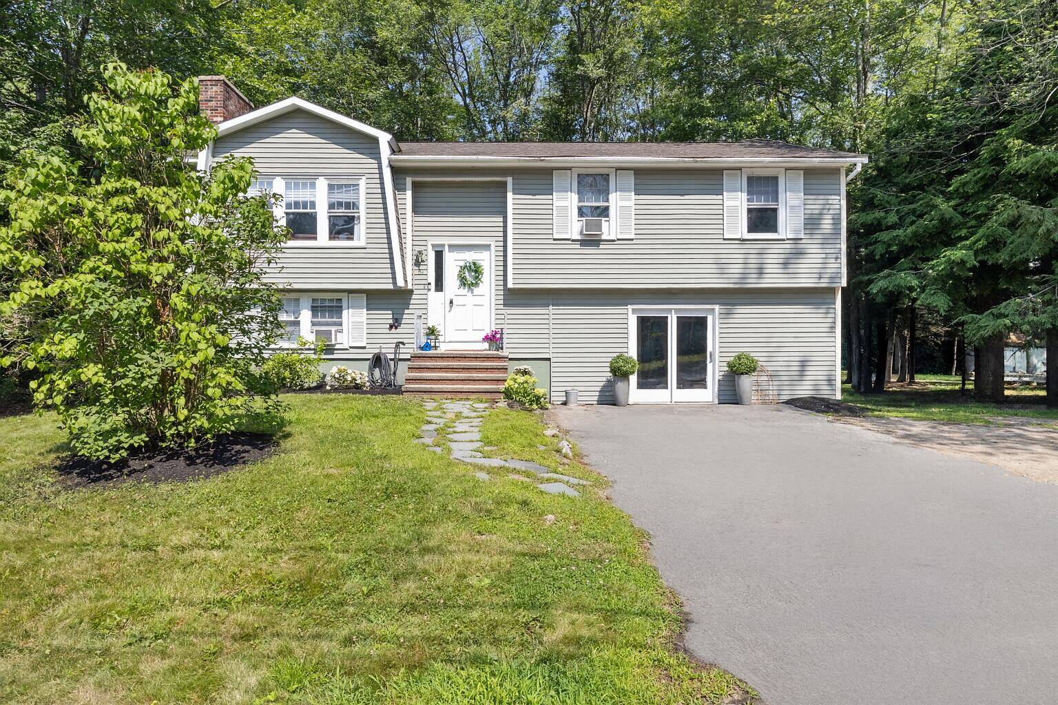 81 Settler RD, South Portland, ME 04106