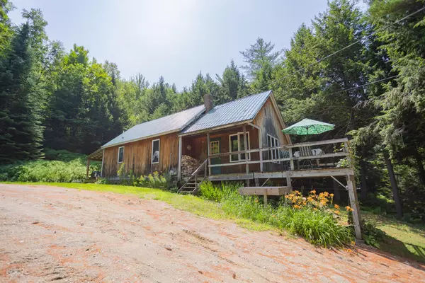 266 Phillips RD, Strong, ME 04983