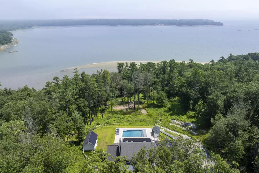 9 Bayview DR, Cumberland, ME 04110