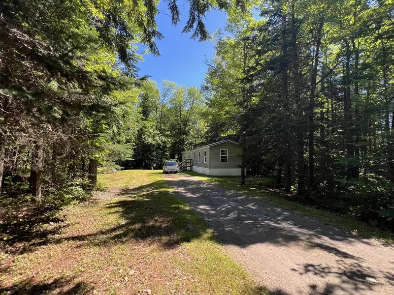 28 Brookside DR, Saint Albans, ME 04971