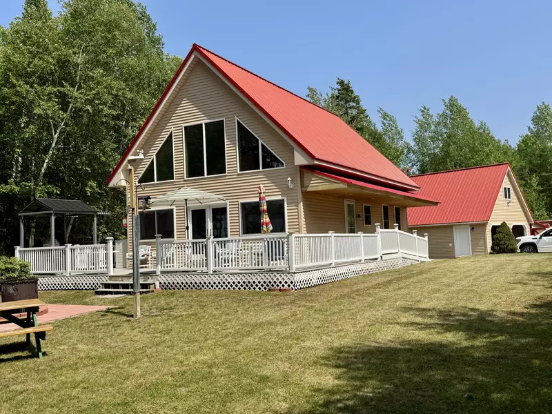 32 Sandy Beach LN, Charlotte, ME 04666
