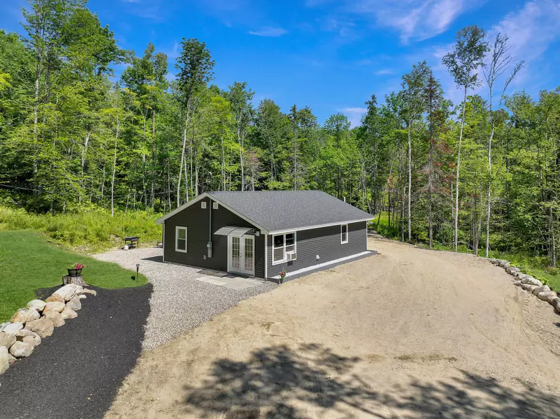 10 Mease RD, Dixfield, ME 04224