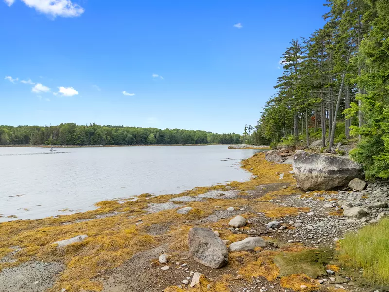 7 Ocean Ridge RD, Cushing, ME 04563