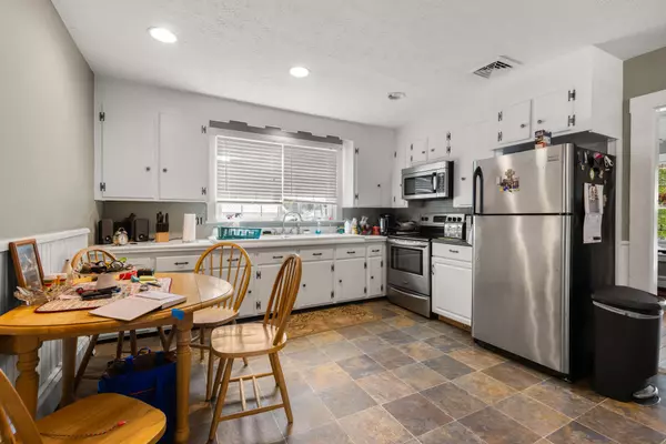 Sanford, ME 04073,172 High ST