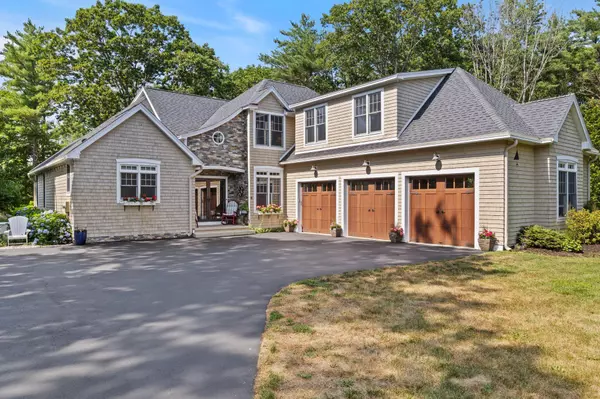 4 Harbor Side DR, York, ME 03909