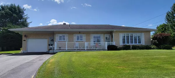 Madawaska, ME 04756,113 Fox ST