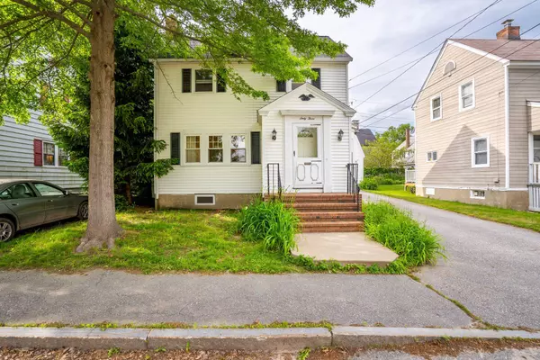 63 Academy ST, Bath, ME 04530