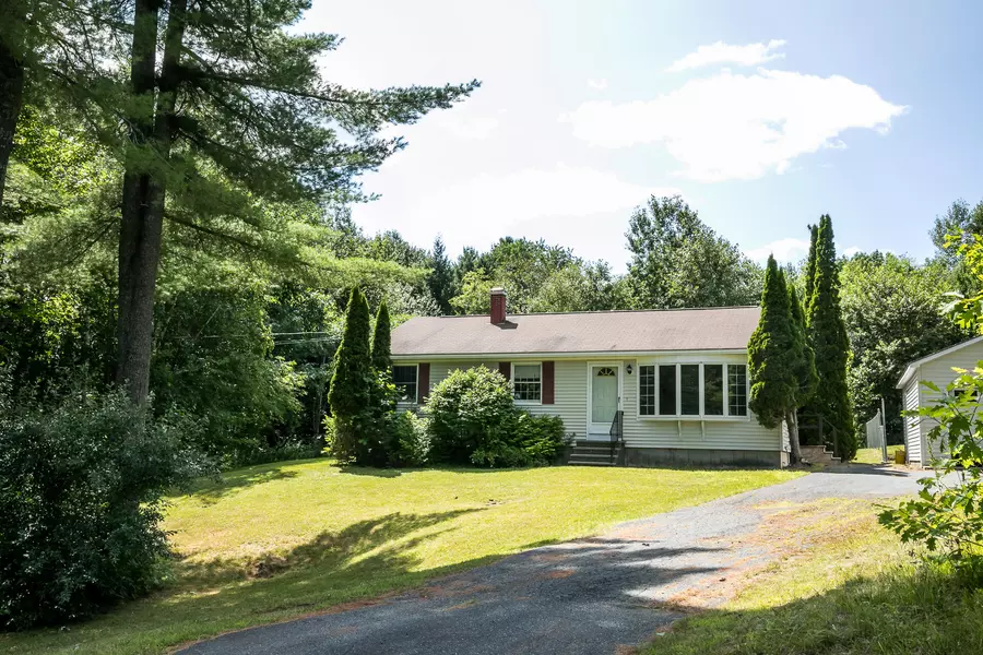 12 Norway DR, Chelsea, ME 04330