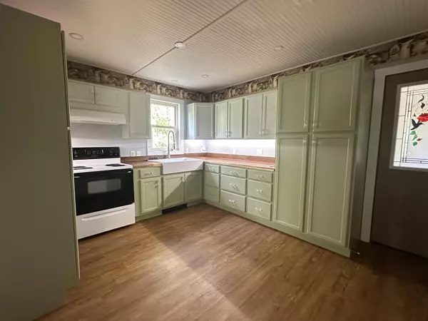 Dixfield, ME 04224,13 River RD