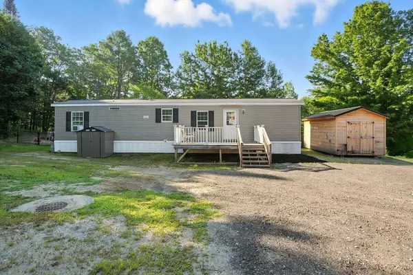 5 Hodgkins DR, Greene, ME 04236