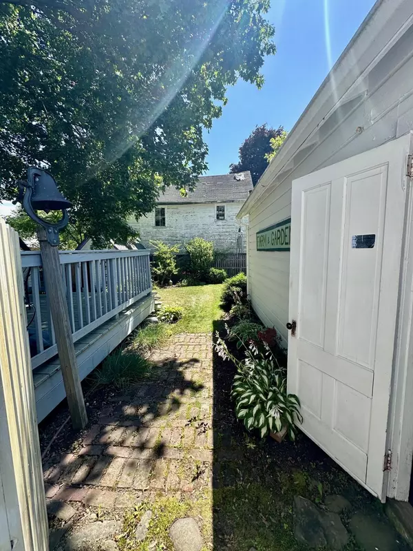 Bangor, ME 04401,23 Holland ST