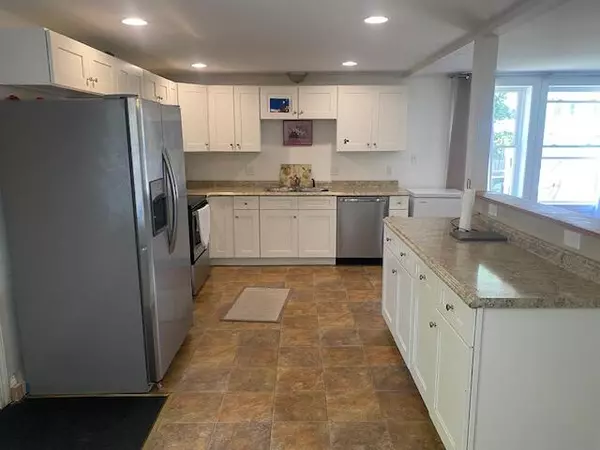 Sanford, ME 04073,52 North AVE