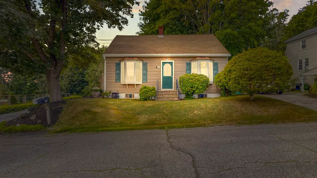 36 Irwin ST, Lewiston, ME 04240