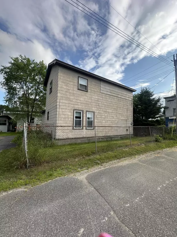 Millinocket, ME 04462,51 York ST