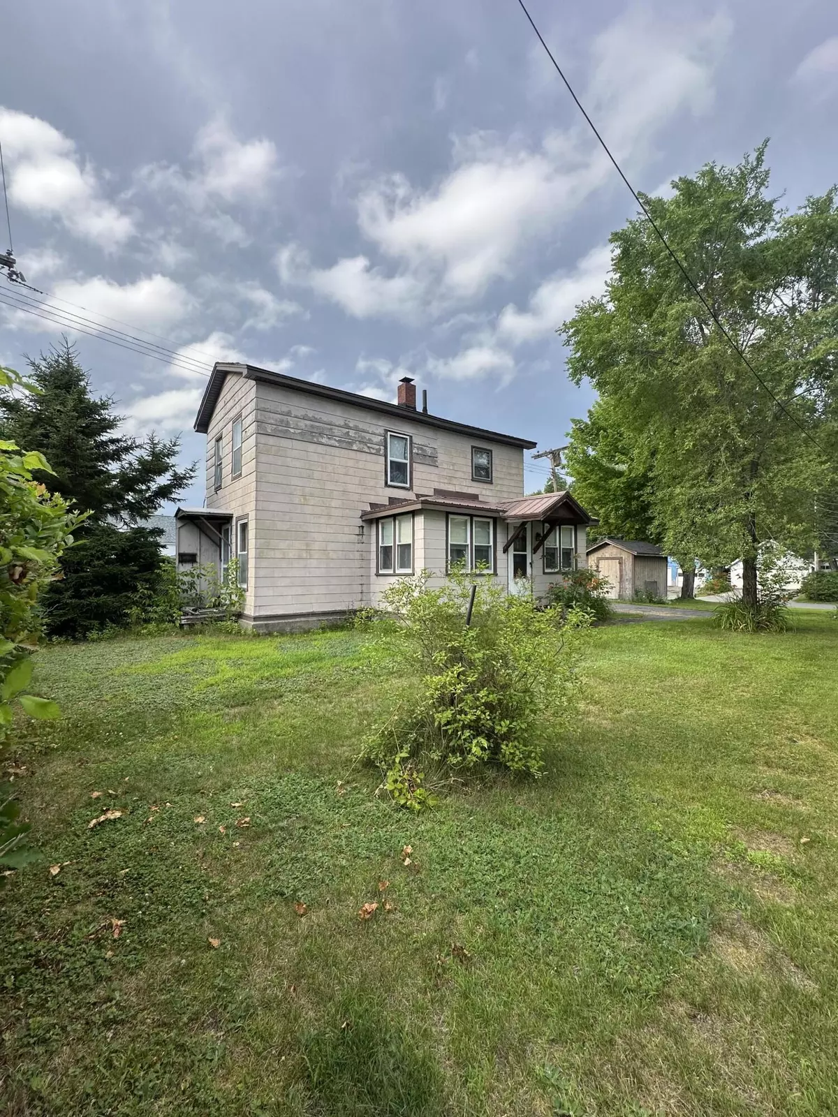 Millinocket, ME 04462,51 York ST