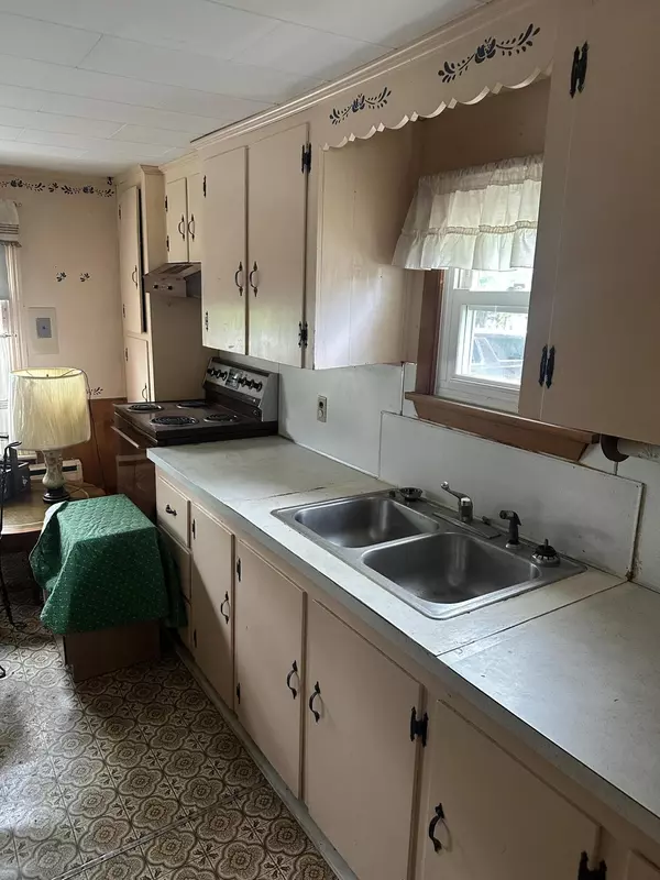 Millinocket, ME 04462,51 York ST