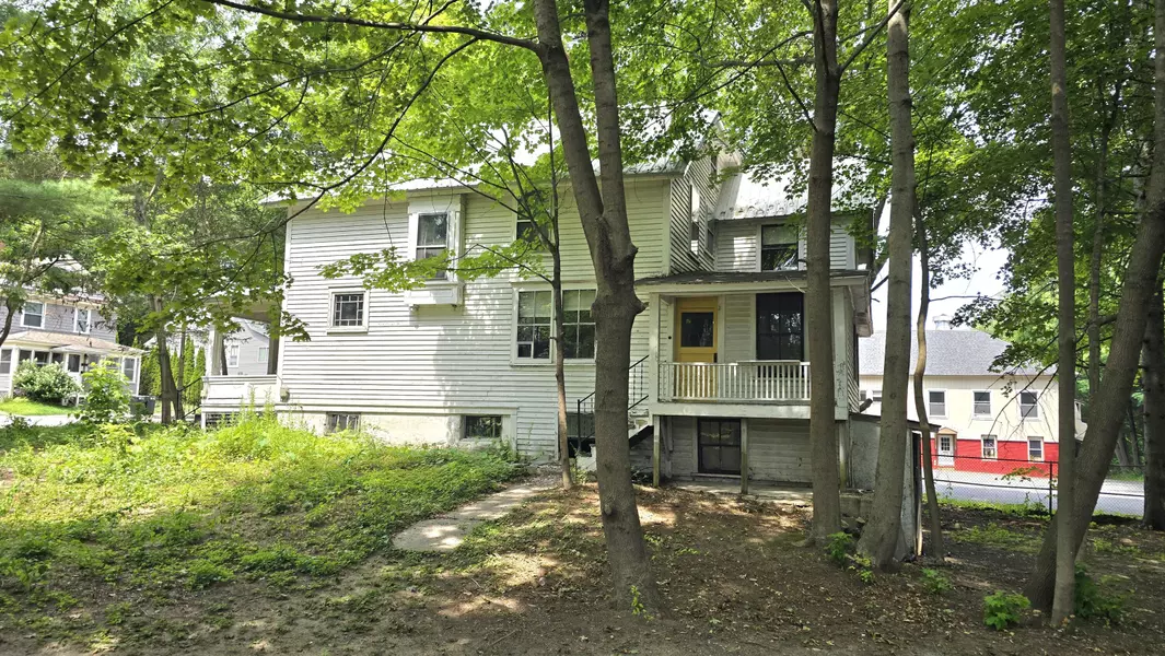 20 Western AVE, Auburn, ME 04210