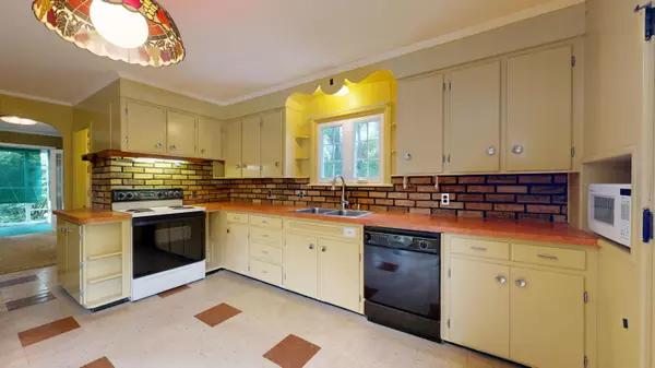 Lewiston, ME 04240,80 Pettingill ST