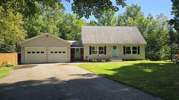 42 Center Bridge RD, Turner, ME 04282