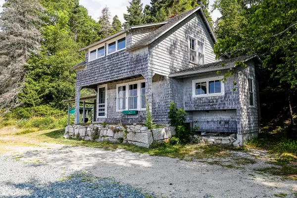 Brooksville, ME 04617,34 Captain Eels LN