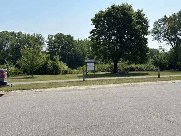 Millinocket, ME 04462,64 Congress ST