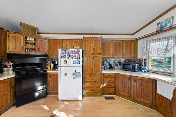 Bangor, ME 04401,9 J ST