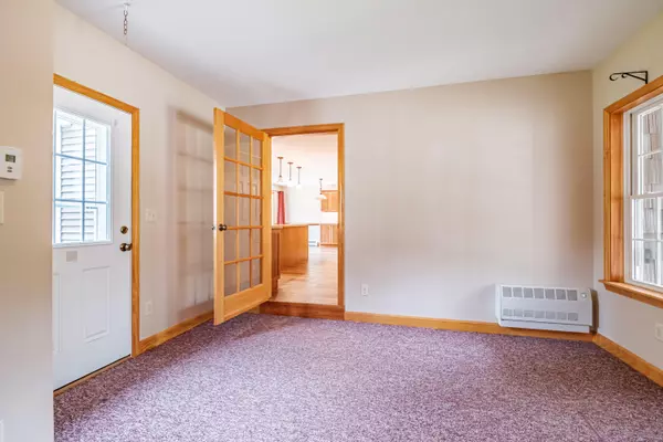 Hebron, ME 04238,42 Oxford RD