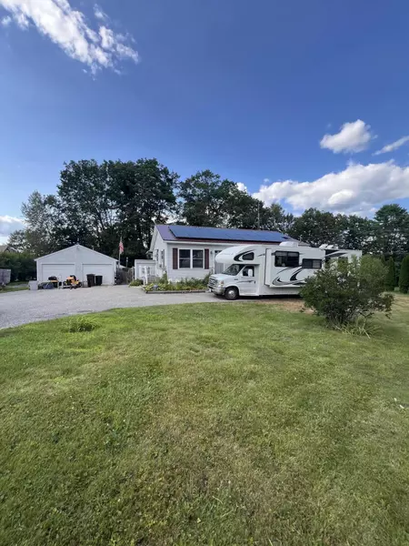 14 Gladys DR, Oxford, ME 04270