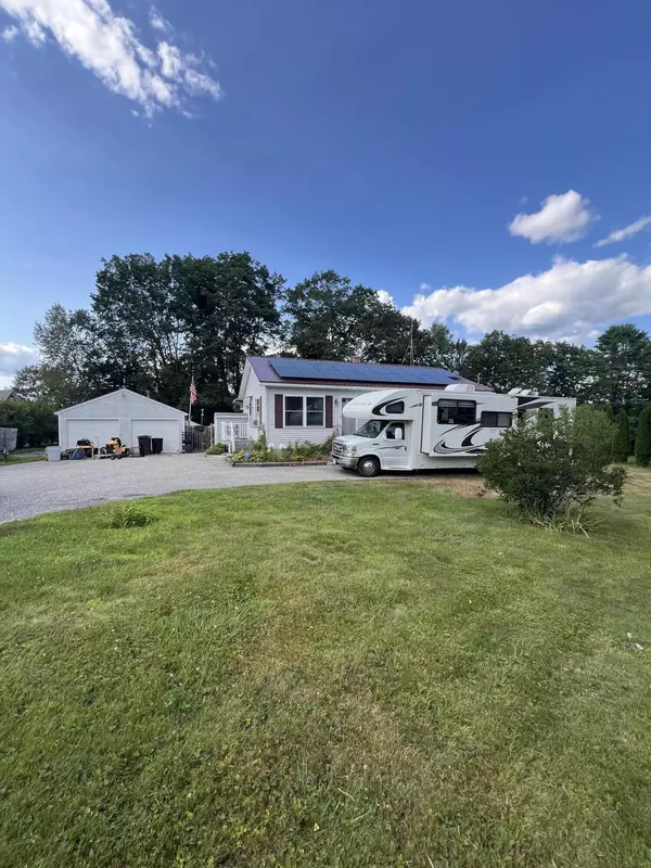 14 Gladys DR, Oxford, ME 04270