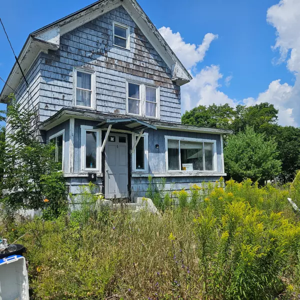 East Millinocket, ME 04430,6 Pine ST