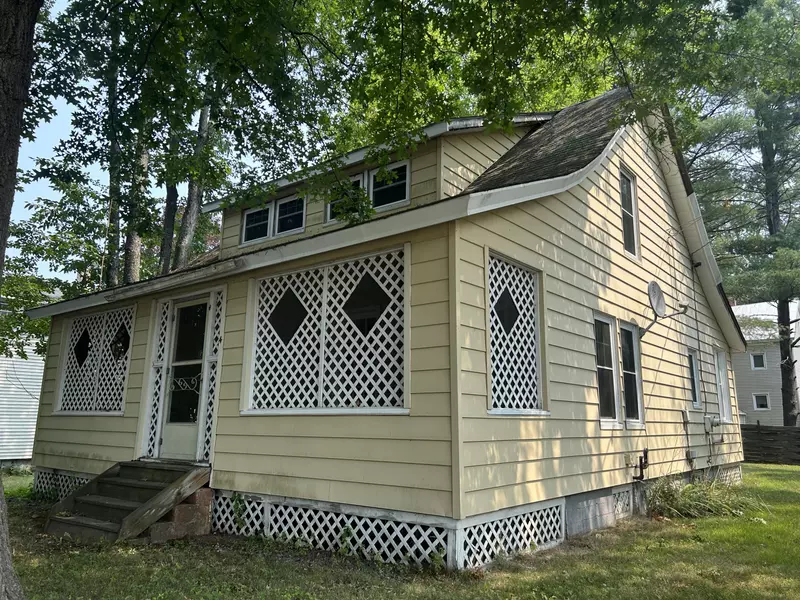 4 Ann ST, Waterville, ME 04901