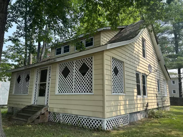 4 Ann ST, Waterville, ME 04901