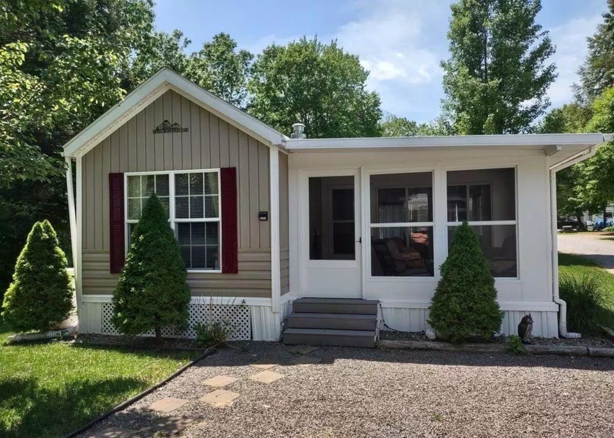 Saco, ME 04072,705 Portland RD #96