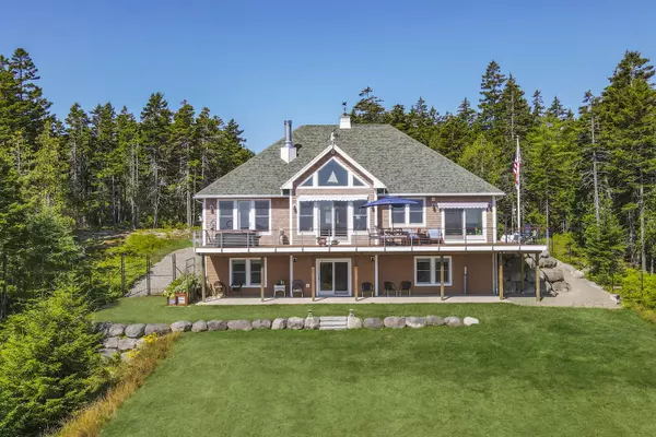 Southwest Harbor, ME 04679,26 Eastview LN