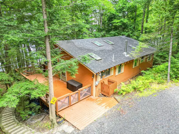 127 Hight RD, Mount Vernon, ME 04352
