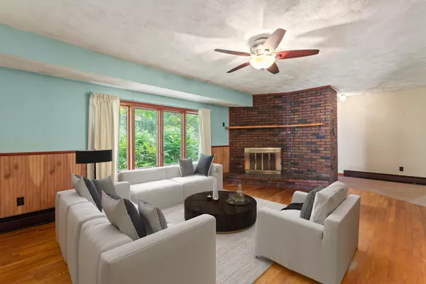 Brunswick, ME 04011,449 Durham RD